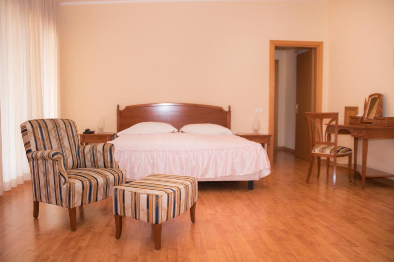Ruggiero Park Hotel Валло-делла-Луканія Екстер'єр фото